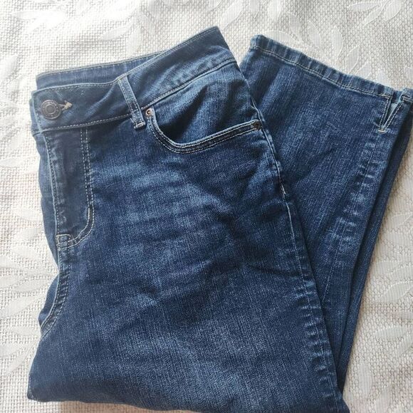12  M Jeans by Maurices capris - Picture 1 of 7